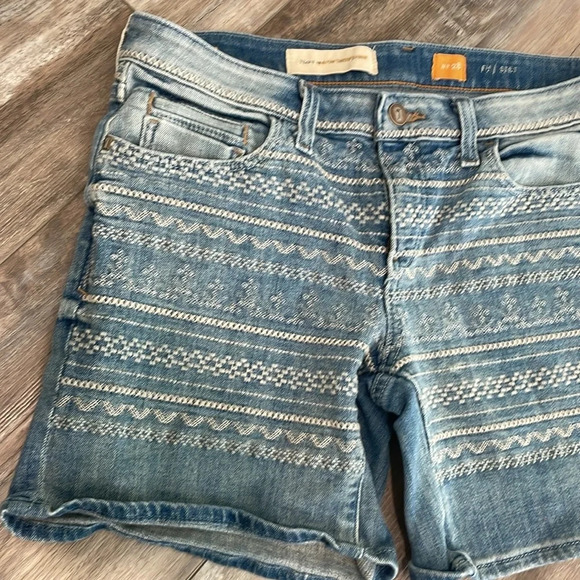 ANTHROPOLOGIE Pilcro Embroidered Stet Denim Shorts size 28 - Picture 6 of 11